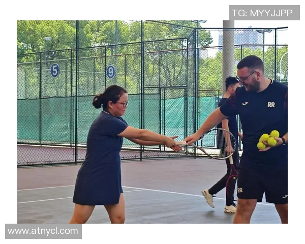 网球新手必看：全面入门技巧与配合训练指南助你快速提升水平